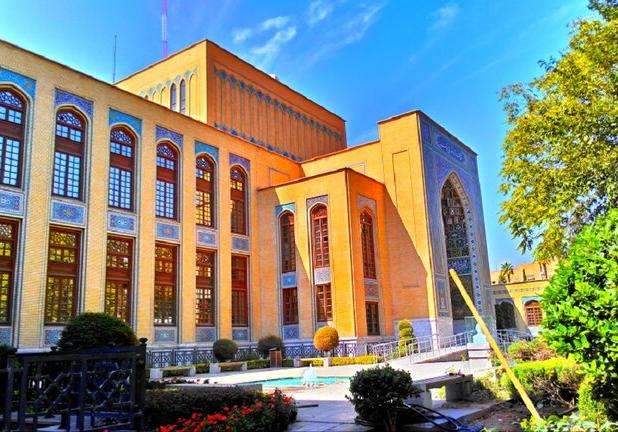 نمایش هفت نسخه از متن اصلی رساله «ذهبیه» در موزه ملی ملک