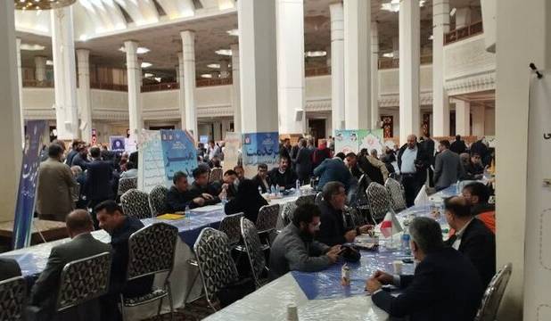 میز خدمت مدیران اجرایی فارس در حرم شاهچراغ (ع) برپا شد