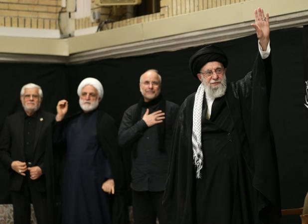 تصاویر ورود و حضور رهبر انقلاب در مراسم عزاداری
