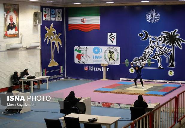 اروند کنار قهرمان مسابقات وزنه‌برداری بانوان خوزستان شد