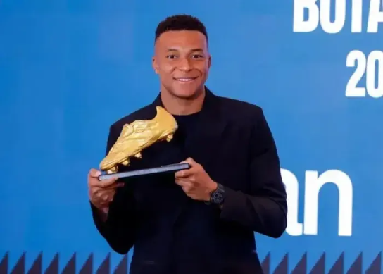 روز تاریخی کیلیان: امباپه کفش طلا پوشید