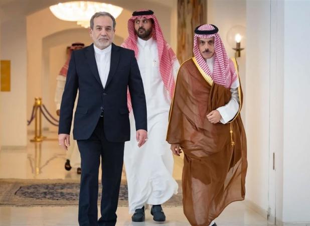 رایزنی عراقچی با وزیر خارجه عربستان