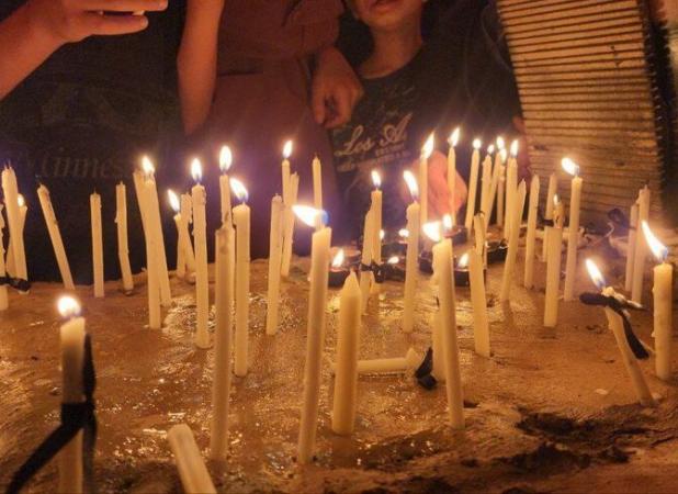 شام غریبان امام حسین (ع) در دماوند؛ روشن کردن شمع‌های یادبود