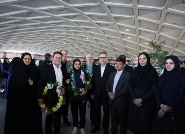 استقبال از تیم ملی فوتبال بانوان ایران در فرودگاه مشهد