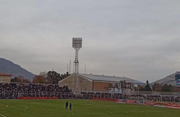 ورزشگاه تختی خرم‌آباد پُُر شد