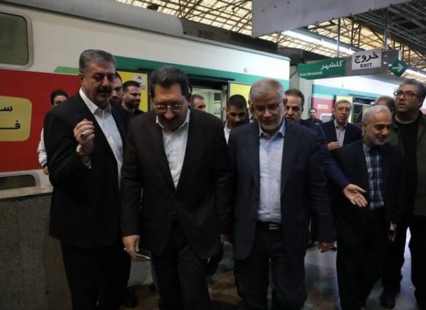 وزیر صنعت، معدن و تجارت با استقبال استاندار وارد استان البرز شد