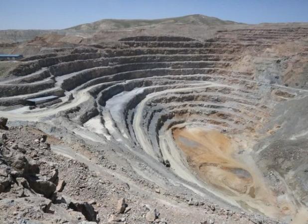 محرومیت و تخریب؛ سهم «دندی» از ثروت معدن سرب و روی انگوران
