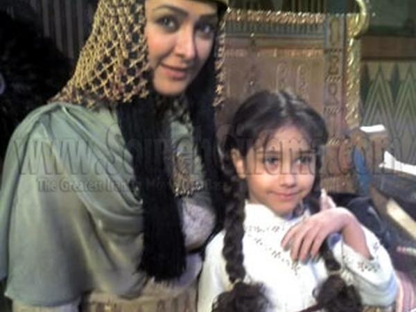 عکس یادگاری همسر و دختر یوزارسیف در پشت‌صحنه سریال