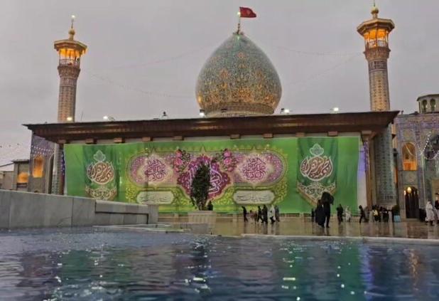 باران رحمت الهی صحن حرم شاهچراغ(ع) را در آغوش گرفت