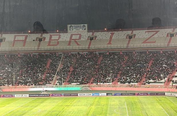 حضور هواداران پرشور یک ساعت مانده به بازی تراکتور و الشرطه