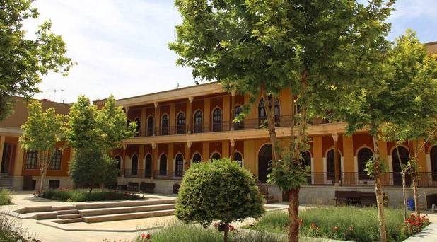 برگزاری نخستین نشست بنیاد حامیان دانشگاه هنر اصفهان با حضور استادان و فعالان اقتصادی هنر