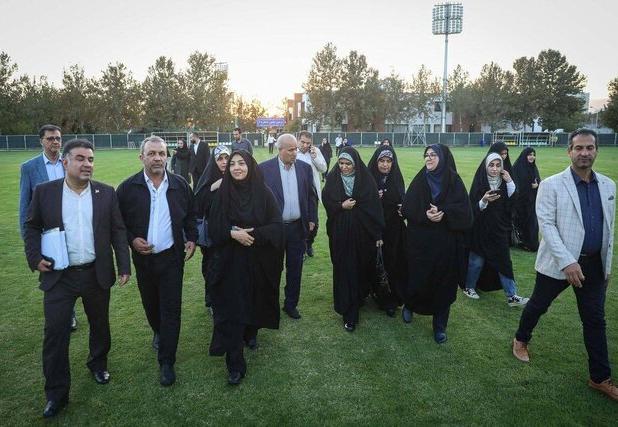بازدید اعضای فراکسیون‌های زنان و ورزش از ورزشگاه آزادی