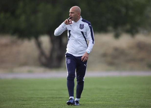 پایان شایعه حضور محسن بیاتی‌نیا در راس کادرفنی استقلال خوزستان