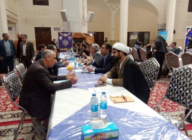 برپایی میز خدمت تبلیغات اسلامی فارس در حرم شاهچراغ(ع)