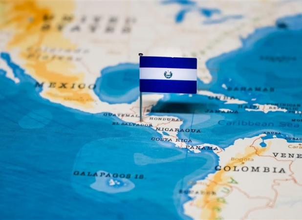 رئیس‌جمهور فلسطینی السالوادور و تجربه حذف پول ملی این کشور