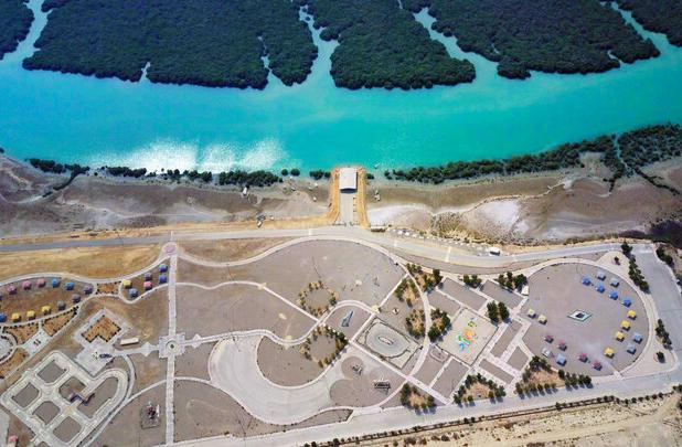 اقتصاد محلی بندر خمیر با گردشگری دریایی جان می‌گیرد