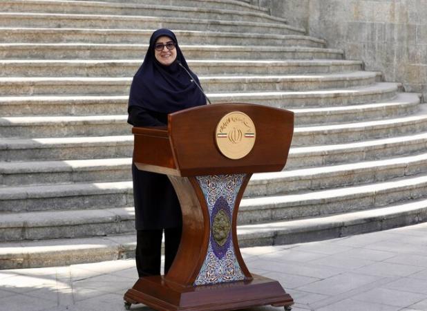 مهاجرانی: سهمیه بنزین تغییر نمی‌کند؛ تصمیم جدید برای خودروهای لوکس