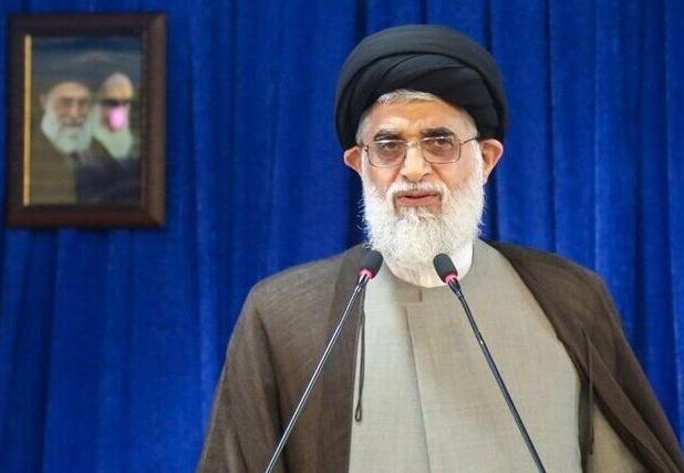 امام جمعه بندرانزلی: حوزه رسانه و تبلیغات از عرصه‌های مهم ایستادگی در برابر دشمن است