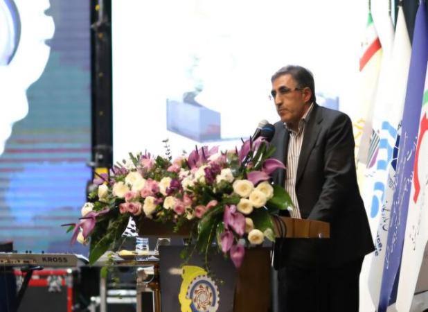 رئیس کمیسیون صنایع مجلس:سیاست‌های غلط ارزی، تولید را زمین‌گیر کرده است