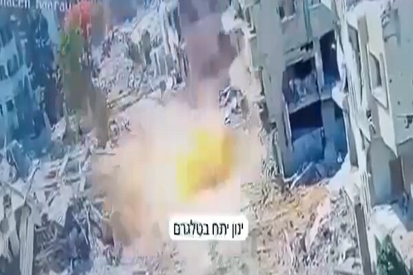 لحظه انهدام تانک اسرائیلی به دست مبارز فلسطینی+ فیلم