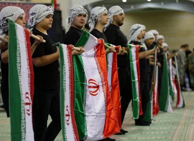 اهتزاز پرچم ایران در آیین بزرگداشت ۶۱ شهید آذربایجان شرقی