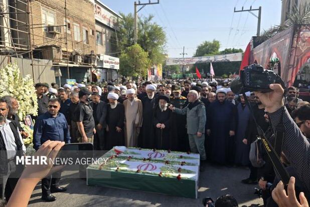 اقامه نماز بر پیکر سردار شهید غلامعلی رشید