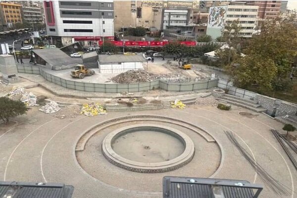 سکوی تخریب شده در ورودی متروی تئاتر شهر ربطی به میراث فرهنگی ندارد