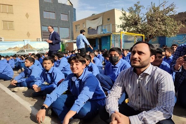 سخنگوی دولت به مدرسه دوران کودکی اش رفت+فیلم