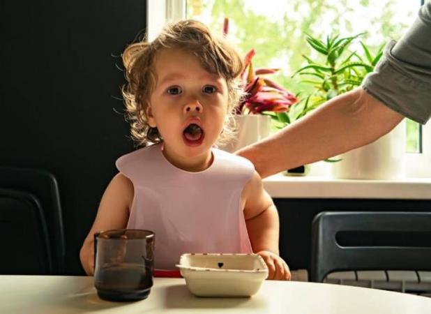 هشدار اورژانس درباره خطر خفگی کودکان با اجسام کوچک؛ اقدامات پیشگیرانه و فوری