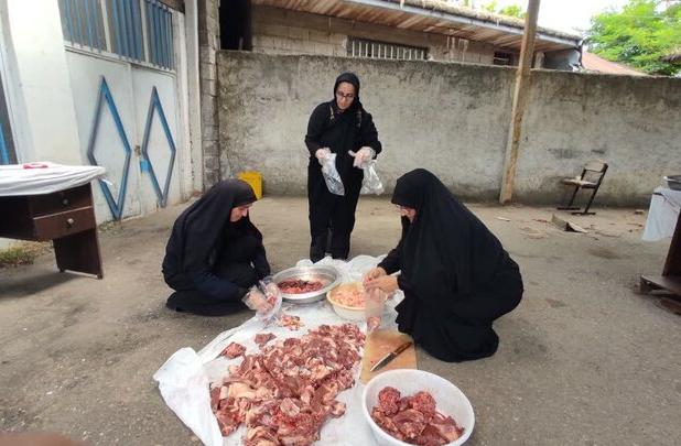 ذبح ۳۶ گوسفند و یک گاو به مناسبت عید قربان در آستانه و کیاشهر