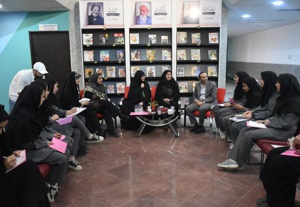 مشاور معاون رئیس جمهور: کتابخانه‌های عمومی می‌توانند پایگاه تعامل و هم‌افزایی بین‌نسلی باشند