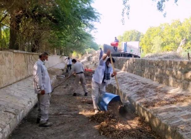 کانال‌های دفع آب‌های سطحی در جزیره خارگ پاکسازی شد