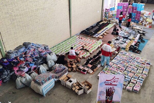 سجادی:  ۶۵۰۰ بسته تحصیلی و کفش به دانش آموزان نیازمند اهدا شد