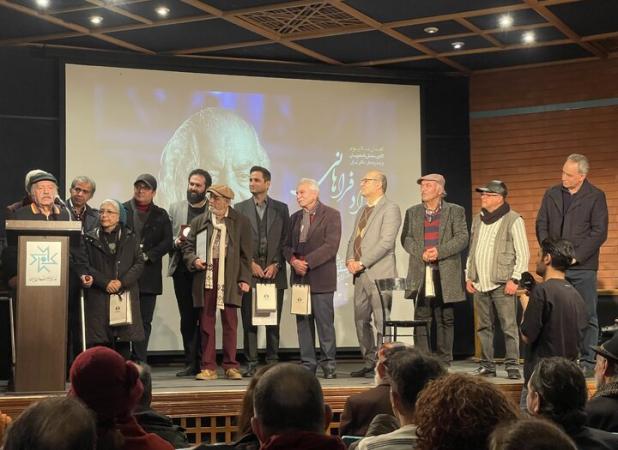 بهزاد فراهانی: گلشیفته در تبعید است و یک اتفاق بزرگ می‌تواند او را بازگرداند