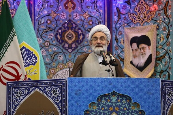 صادرات پیشران تولید است / دولت راه آهن رشت - آستارا را سریع‌تر تکمیل کند