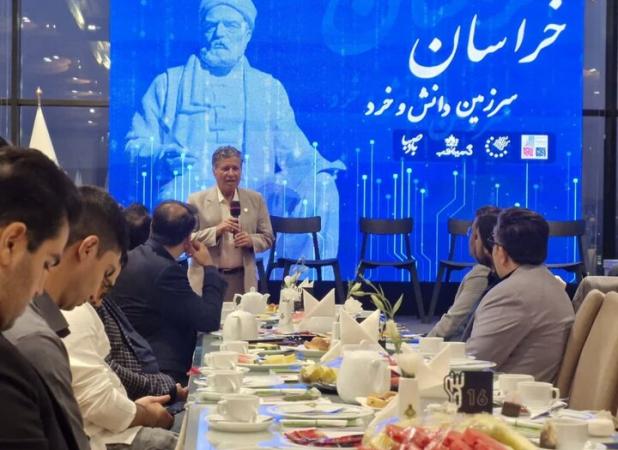 خبرنگاران پل انتقال دانش و معرفت به جامعه هستند