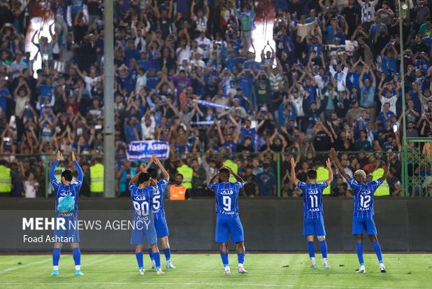 استقلالی‌ها در ورزشگاه از خجالت مازیار زارع و سازمان لیگ درآمدند