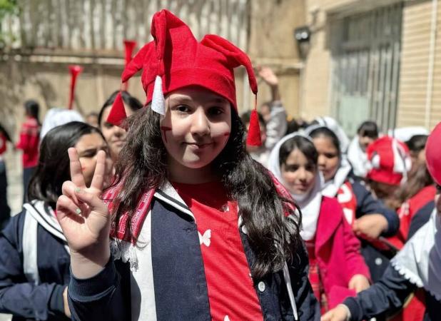 دختران تراکتوری در مدرسه جشن قهرمانی گرفتند