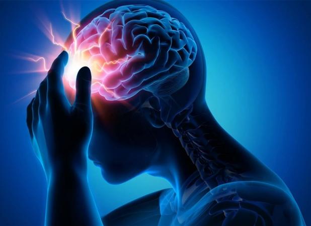 آیا میگرن عصبی خطرناک است؟ راهنمای جامع شناخت علائم