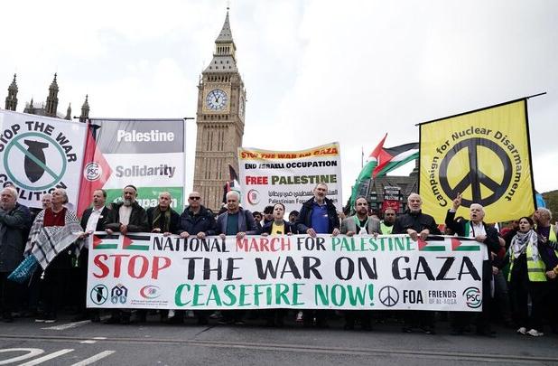 روزنامه تایمز: افکار عمومی انگلیس همبستگی بیشتری با فلسطینیان دارند