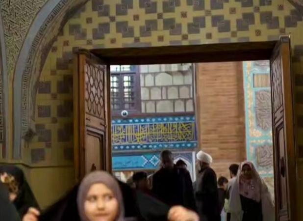 داغ مادر بر شانه‌های پیرغلامان حسینی در آستان شمس‌الشموس(ع)