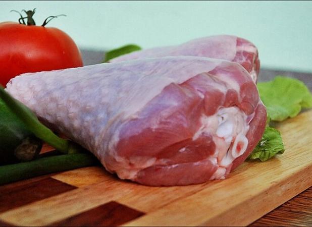 قیمت گوشت بوقلمون در میادین و بازارهای میوه و تره‌بار کاهش یافت