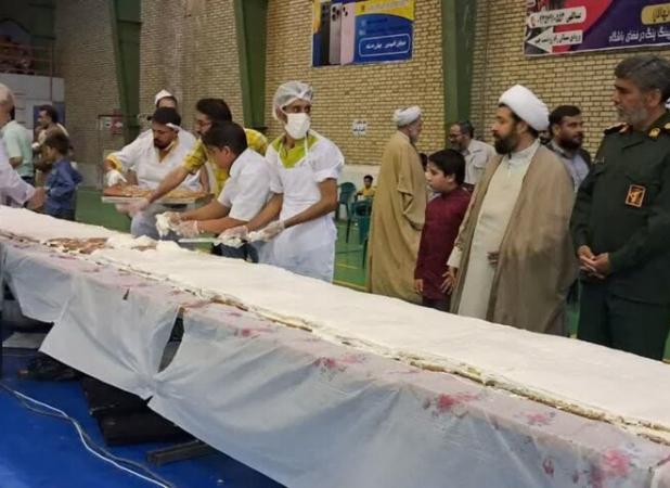 کیک ۱۱۰ متری به مناسبت عید غدیر در تربت جام پخت شد