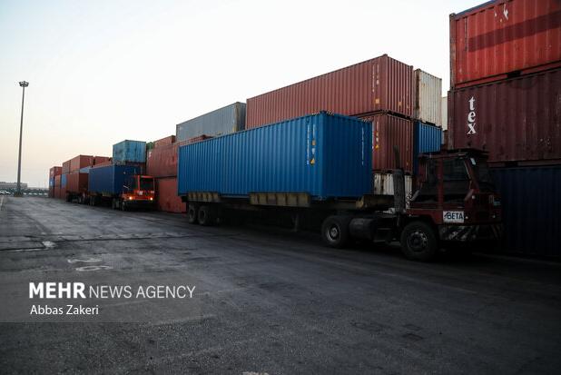 معاون وزیر راه: بندر شهید رجایی با تمام ظرفیت مشغول فعالیت است