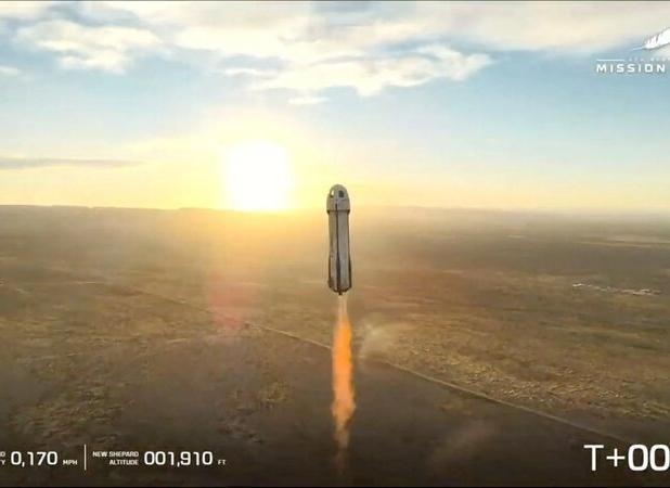 یک زن معلول تا فضا رفت و برگشت