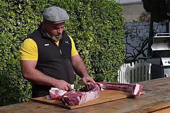 طرز تهیه استیک کبابی آذربایجانی در دل طبیعت