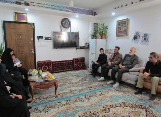 مدیرکل امور ایثارگران قوه قضاییه با خانواده شهید صالحی دیدار کرد