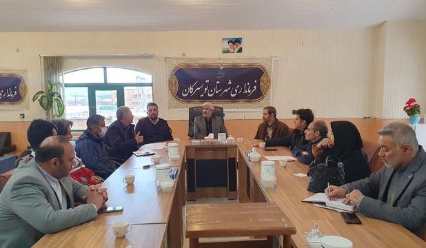 فرماندار: حفظ باغات و تقویت هویت باغ‌شهری، محور توسعه گردشگری تویسرکان است