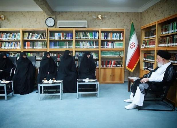 ایجاد مجتمع‌های آموزشی ویژه بانوان درمناطق حاشیه‌ای برای جذب نسل جوان