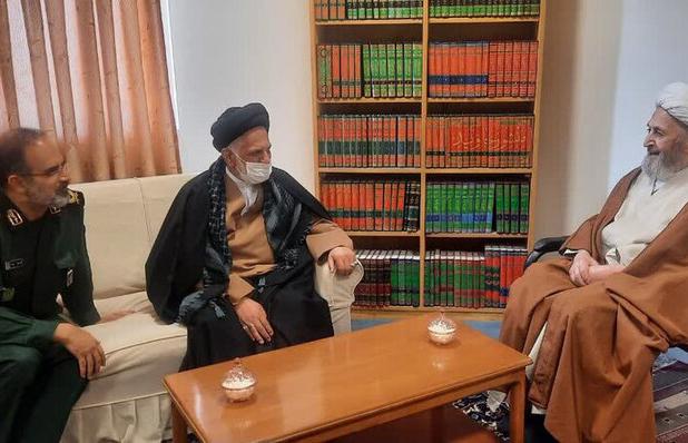 فرمانده سپاه قم با آیت الله سبحانی دیدار و گفتگو کرد